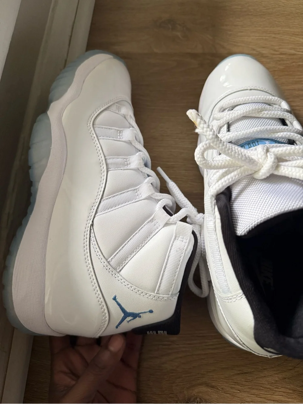 Jordan Air Jordan 11 Retro Box — White and Blue